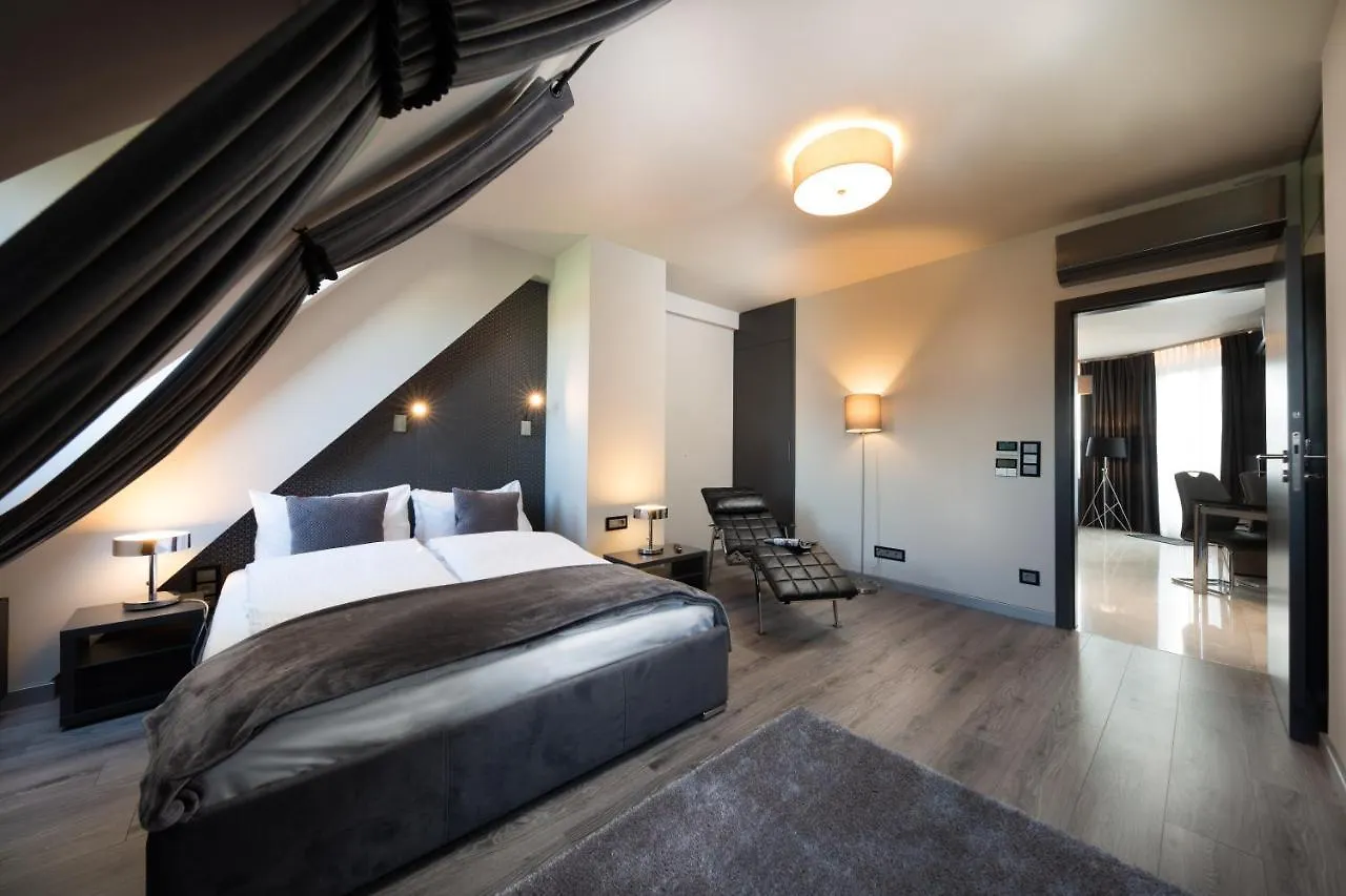 Aparthotel New Lux Breslavia 4*,
